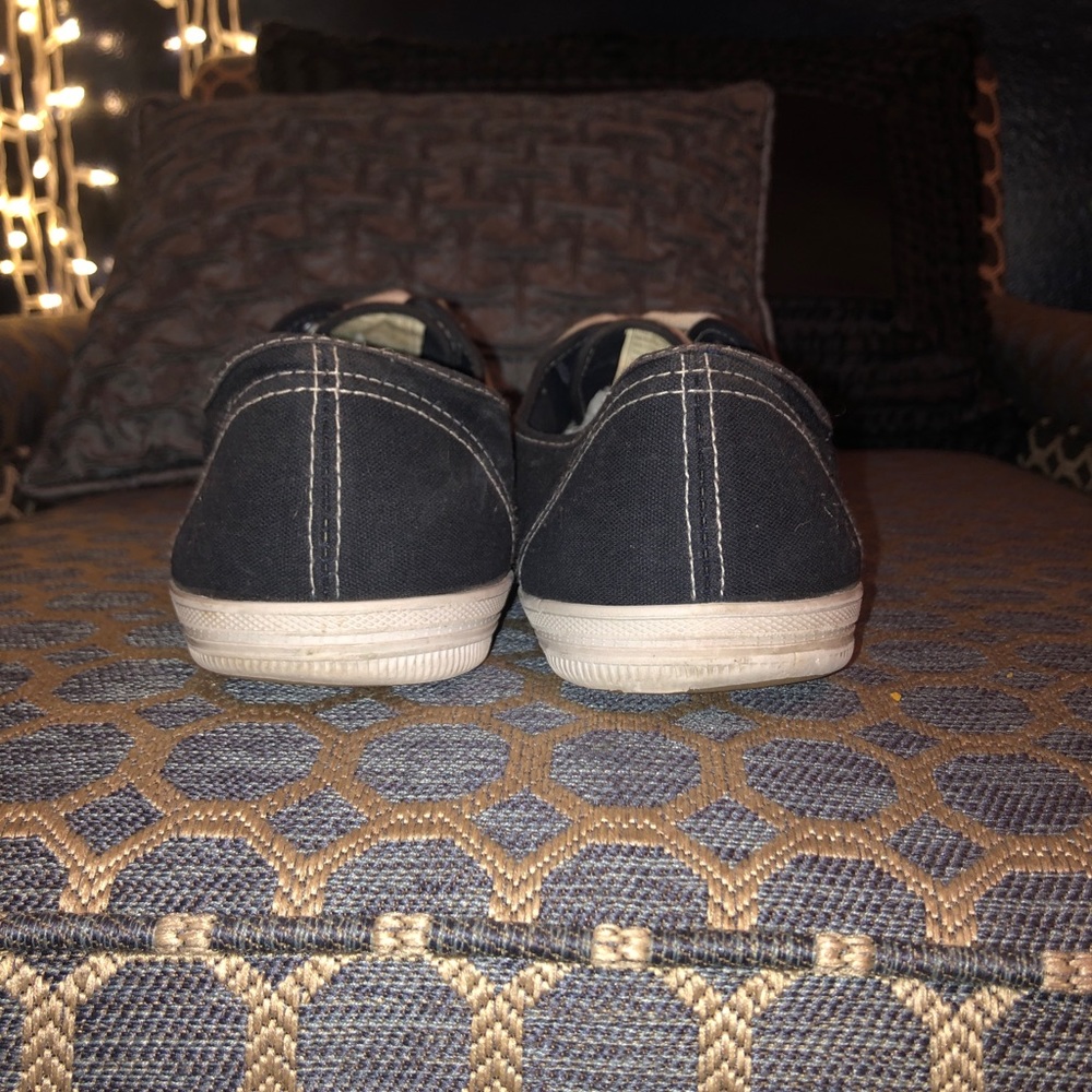 Sneakers - Picture 4 of 6